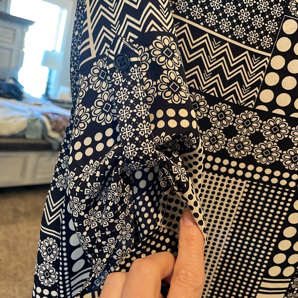 Cute top! - Picture 3 of 6